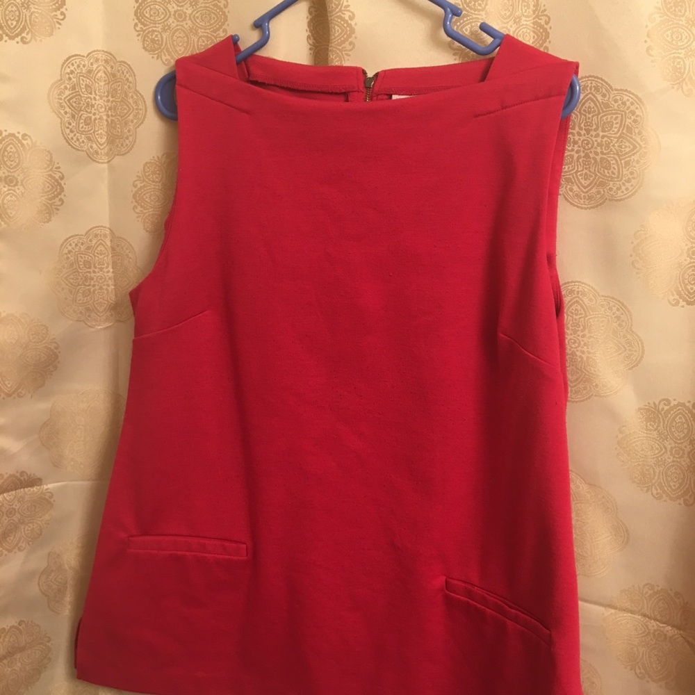 New York and co sleeveless top great with cardigan